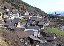 Artikel 1815.ch – Schule soll Überleben von Bratsch sichern bratsch_schulhaus.650x0n