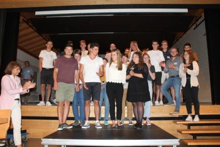 Jugendliche_Labeluebergabe Andermatt